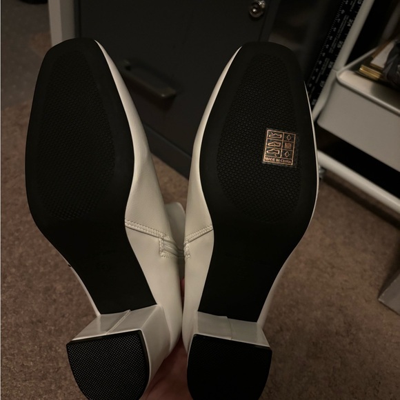 White Booties size 7.5(39) - Picture 7 of 8